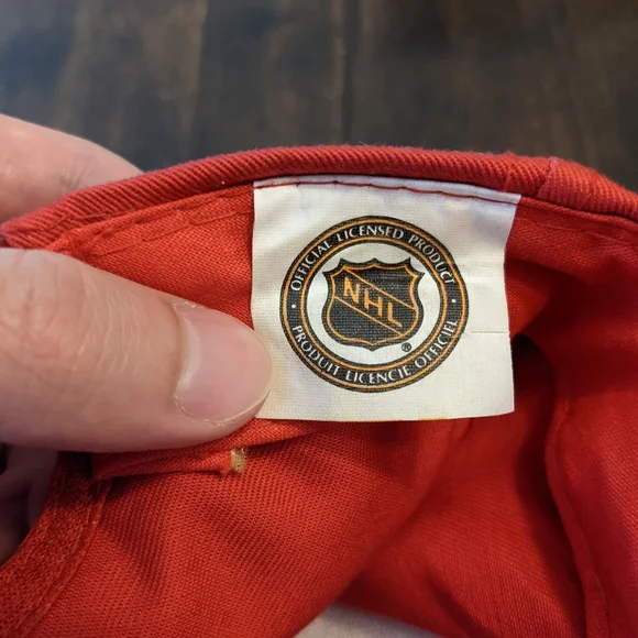 Retro Calgary Flames Signed Snapback cap - Picture 2 of 4